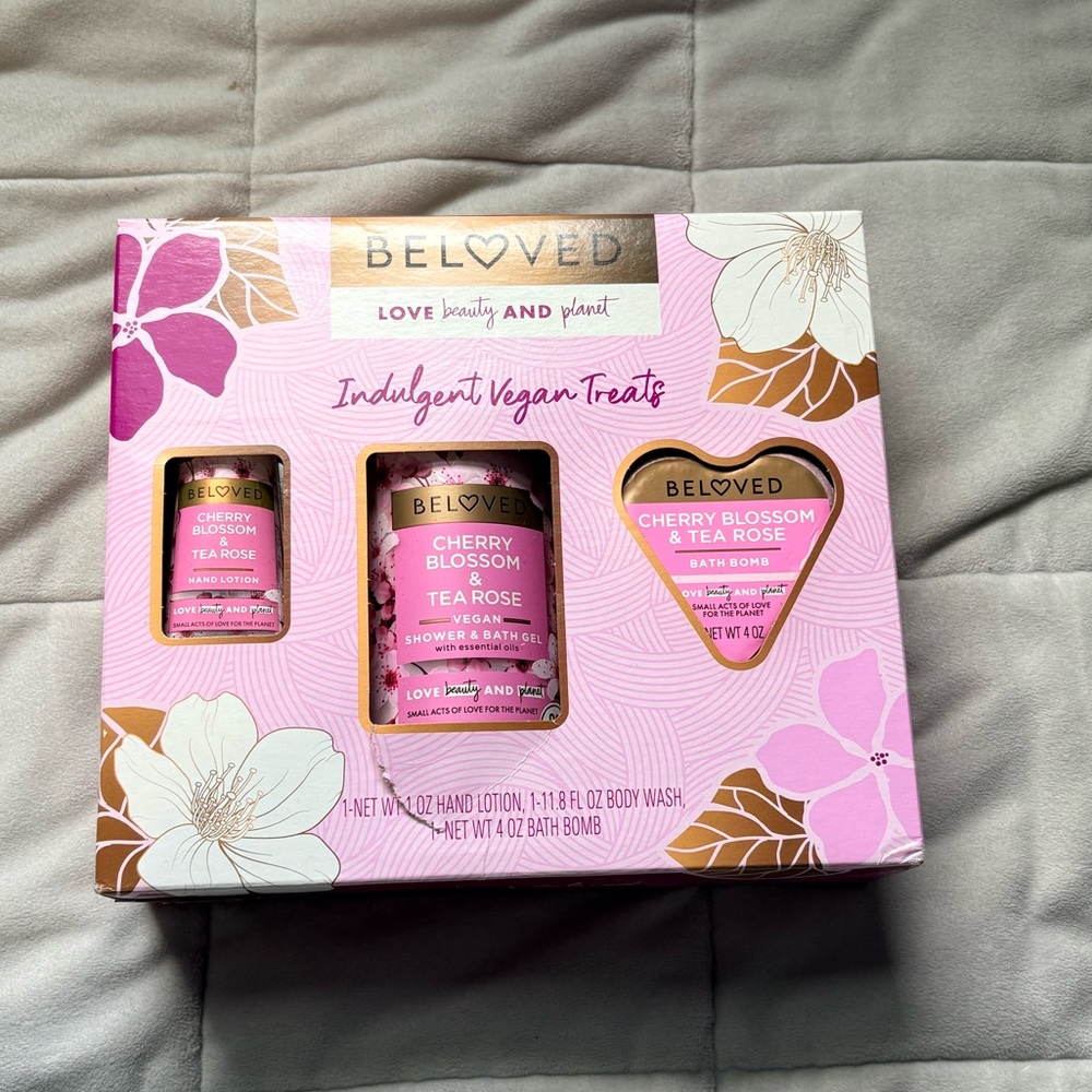 Cherry Blossom & Tea Rose Bath Set